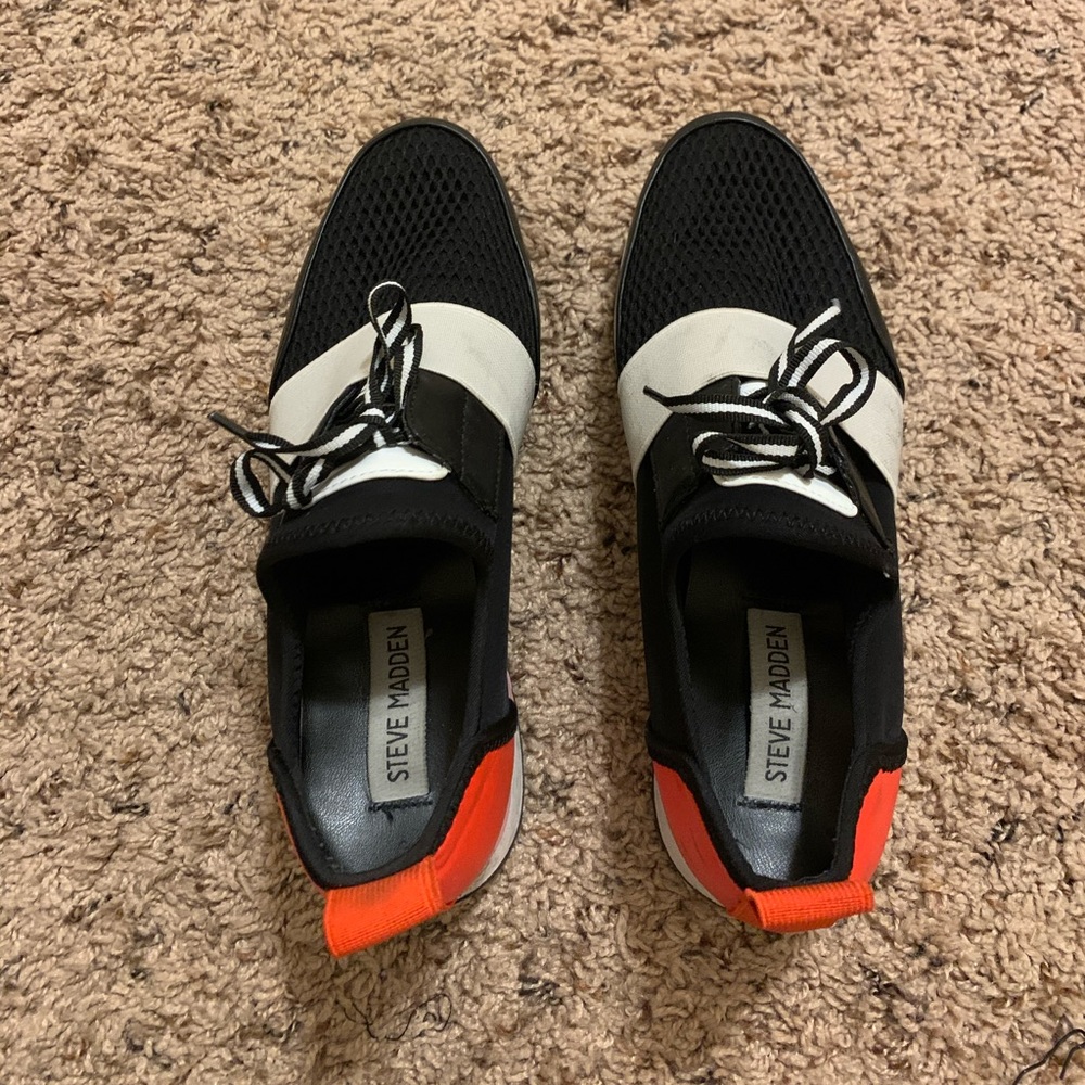Women’s Sneakers
